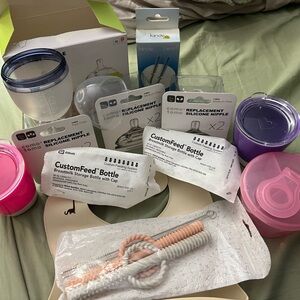 One UNUSUED Como Tomo Baby Bottle baby with accessories